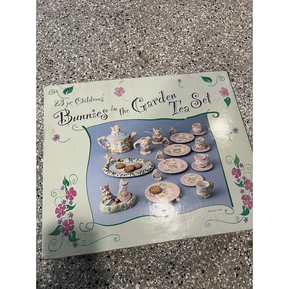 1994 Bunnies in the Garden 23 piece Children's Tea Set